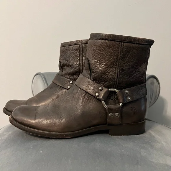 COPY - FRYE SHORT LEATHER BOOTS - Picture 1 of 7